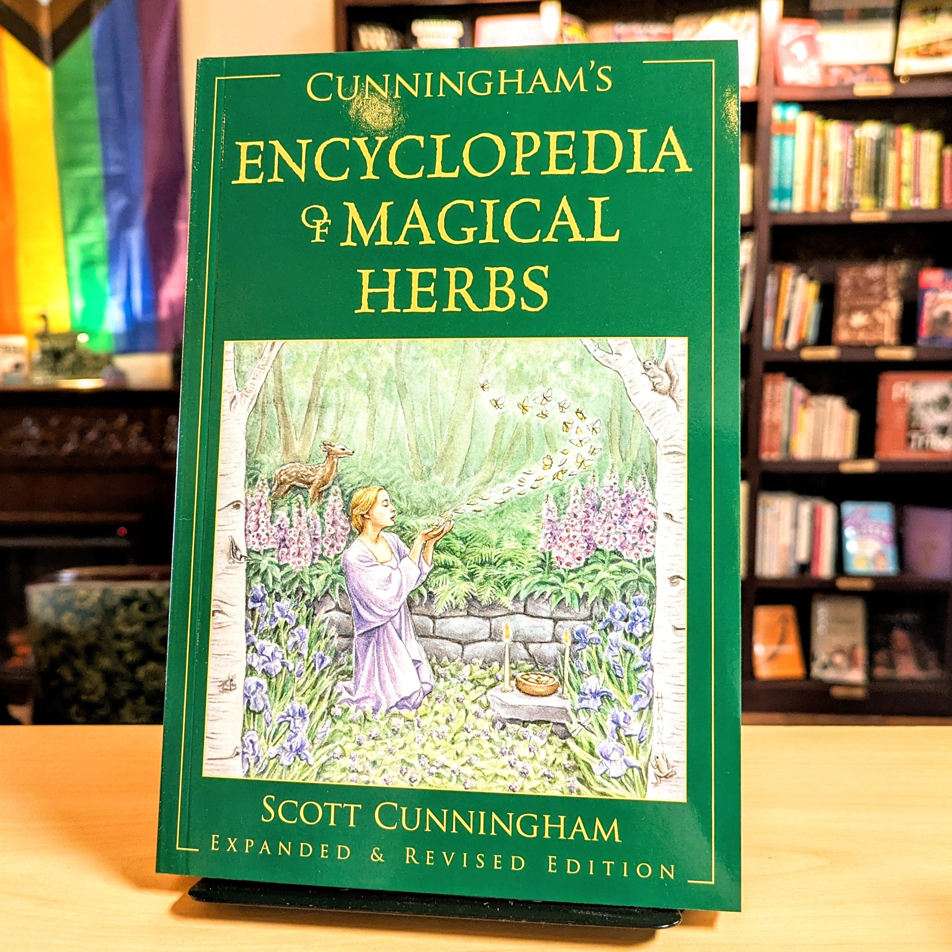 Cunningham's Encyclopedia of Magical Herbs (Llewellyn's Sourcebook Series) (Cunningham's Encyclopedia Series, 1)